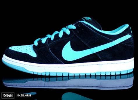 nike tiffany sb dunk price